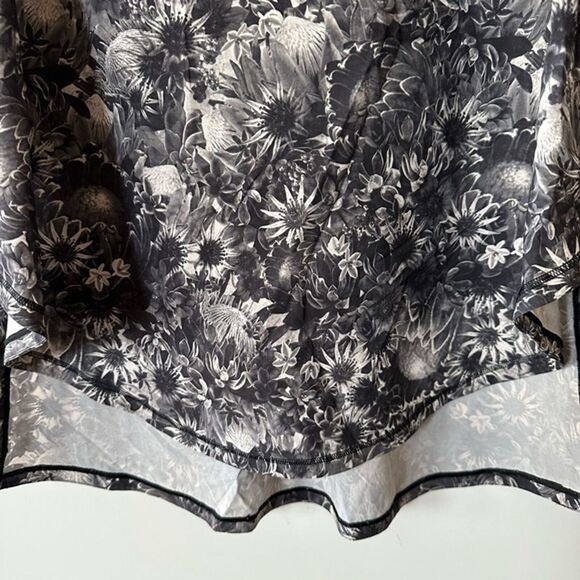 Lululemon Floral Tank Flowabunga - see measurements for size - Picture 7 of 13